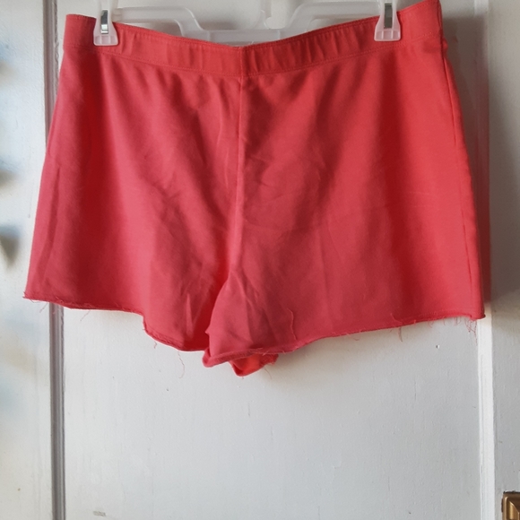 Shorts - Picture 3 of 4